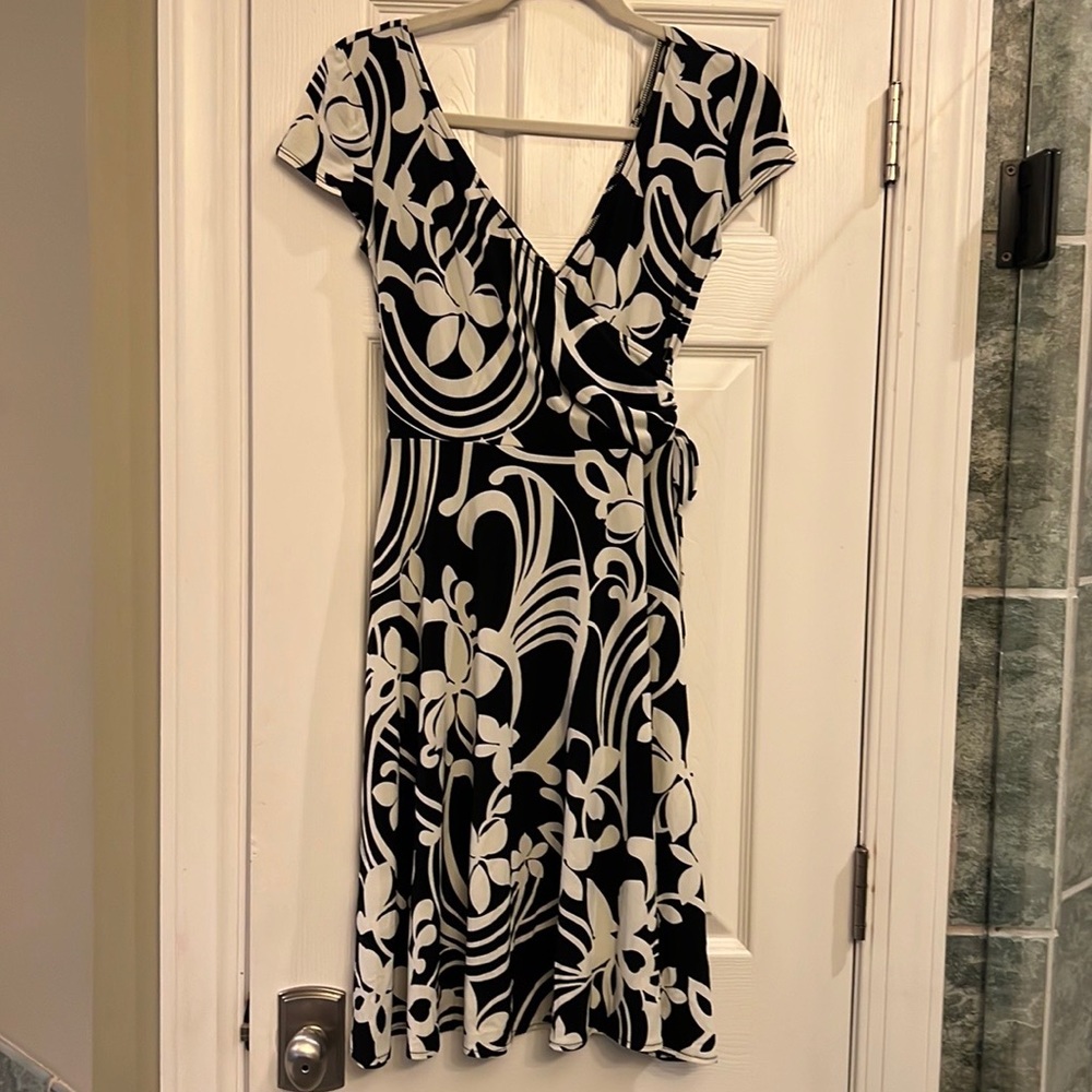 Black and white faux wrap v neck dress - Picture 1 of 8